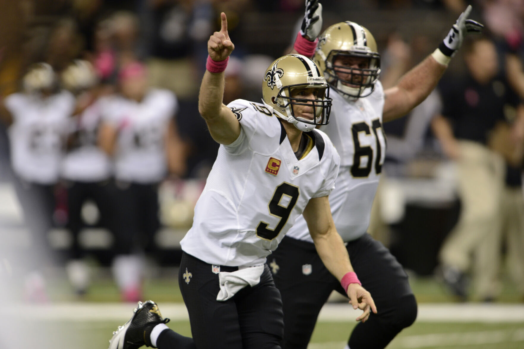 2012: Drew Brees breaks NFL record by throwing TD pass in 48th straight game